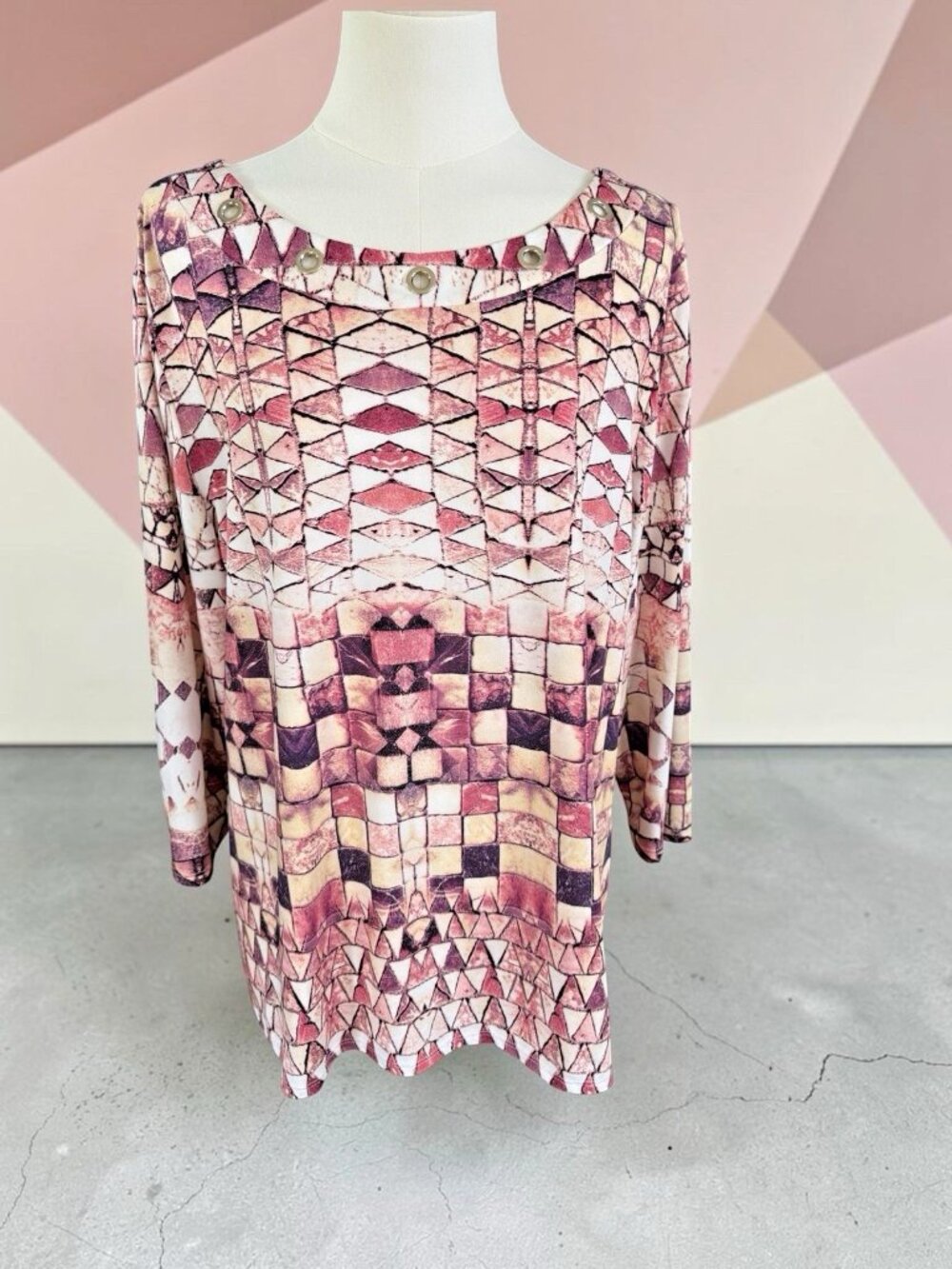 Peck & Peck Multicolor Geometric Mosaic Design With Grommet Detail Top-Size XL